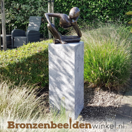 Asbestemming tuin beeld op sokkel "De Dagdromer" BBW91ab232br