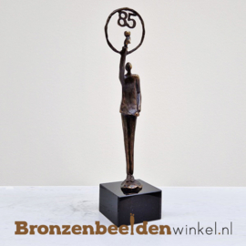 TOP 85 jaar vrouw cadeau "Het glas heffen met jaartal 85"