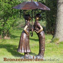 Tuinbeeld kinderen onder paraplu BBW61035