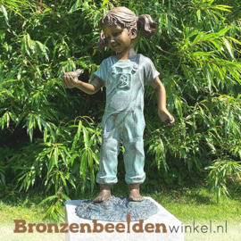 Bronzen meisje met vogel als tuinbeeld BBW0817br