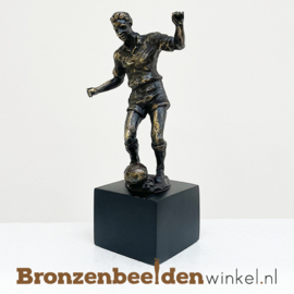 Sport asbeeldje "de voetballer" in brons BBW2br47as