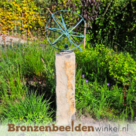 Moderne zonnewijzer van brons op basalt sokkel BBW0107basalt