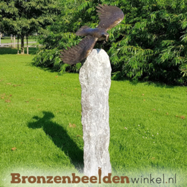 Tuinbeeld roofvogel arend op sokkel BBW1253br