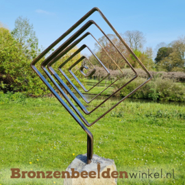 Abstract tuinbeeld "Labyrint" op basalt sokkel BBW58360br