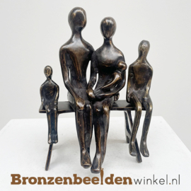 Familiebeeldje "Liefdevol stel met baby en 2 kinderen" - STEL SAMEN -