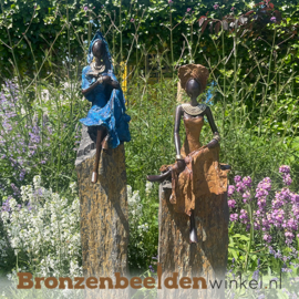 Beeld voor in de tuin "Tinashe en Amina" incl sokkels