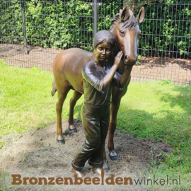 Bronzen beeld meisje met pony BBW870