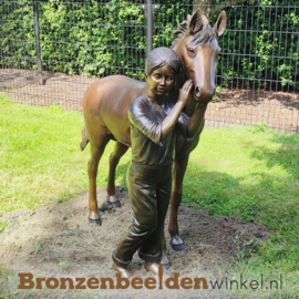 Groot bronzen beeld "meisje met pony" BBW870