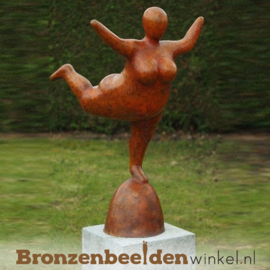 Bronzen tuinbeeld "Rode Dikke Dame" BBWB8778