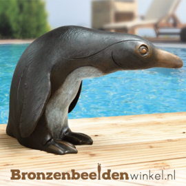Zwembad beeld Pinguïn van brons BBW37179