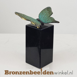 NR 2 | Vlinder cadeau ''Vlinder beeldje op sokkel'' BBW1825os