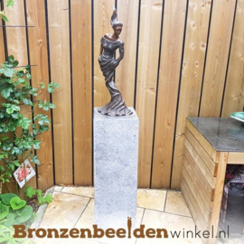 Bronzen tuinbeeld vrouw "Independent Woman" BBW1814