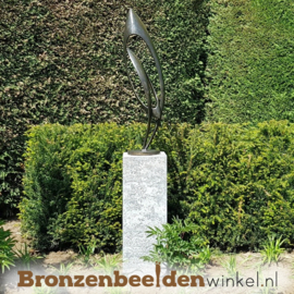 Asbestemming tuin beeld op sokkel "Geborgenheid" BBW22ab41br