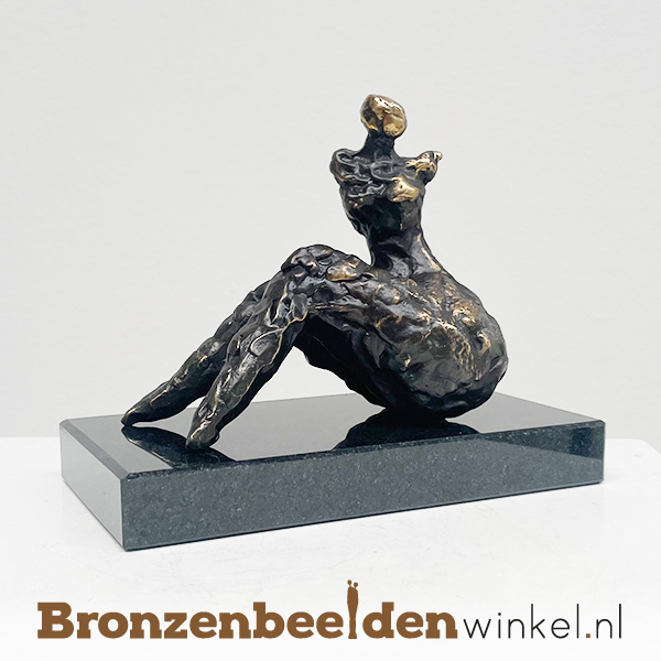 Vrouwenbeeldje "Madame Colette" BBW008br92