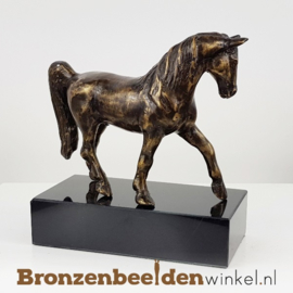 NR 2 | Sinterklaas cadeau ''Bronzen paarden beeldje'' BBWFHPB3