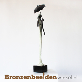 Vrouwenbeeldje "Dame met parasol" BBW004br70