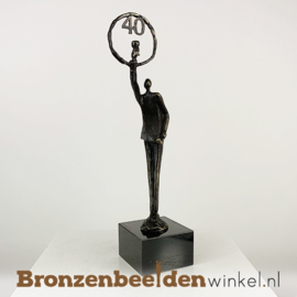 TOP 40 jaar vrouw cadeau "Het glas heffen met jaartal 40"