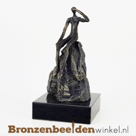 Sculptuur "Vooruitkijken op sokkel" BBW005br47