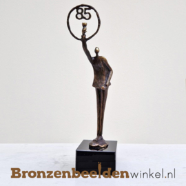 TOP 85 jaar vrouw cadeau "Het glas heffen met jaartal 85"