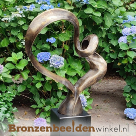 Abstract tuinbeeld "Het Levenspad" incl. sokkel zwart