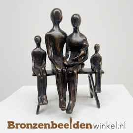 Familiebeeldje "Liefdevol stel met baby en 2 kinderen" - STEL SAMEN -