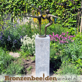 Tuinbeeld "Harmonie in beweging" in brons BBW0361bruin
