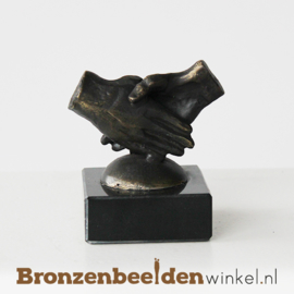 Zakelijk geschenk "De handdruk" BBW003br19