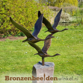 Abstracte tuinbeeld 3 ganzen op Basalt sokkel BBWF3GBS