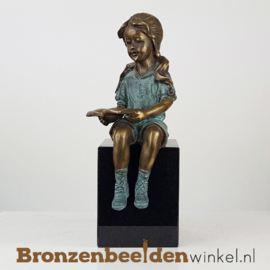 Bronzen meisje die leest BBW1499