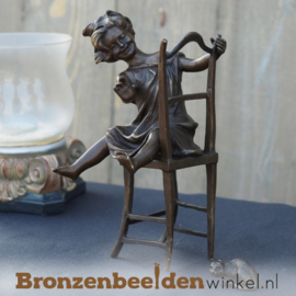 Kinderbeeldje "Meisje op stoel" BBW1216br