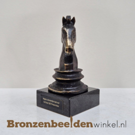 RELATIEGESCHENK BEELDJE IN OPDRACHT KORPS COMMUNICATIE EN ENGAGEMENT