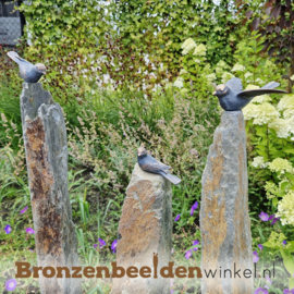 Tuinbeeld vogeltjes op leisteen zuilen BBW80088