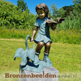 Bronzen meisje met ganzen en vogel als tuinbeeld BBW1063br