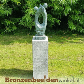 Asbestemming tuin beeld op sokkel "Zij aan Zij" BBW52ab228br