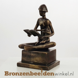 Beeldje lezende moeder en kind BBW1858