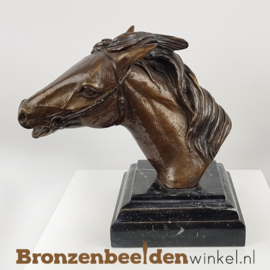 Beeld paardenhoofd op voet BBW1152br