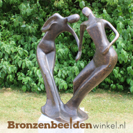 Bronzen tuinbeeld "Danspaar in Hartvorm" BBW0720br
