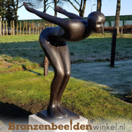 Tuinbeeld "De Duiker" voor zwembad of vijver