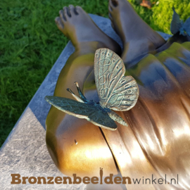 Bronzen tuinbeeld zittend meisje met vlinder BBW902BR