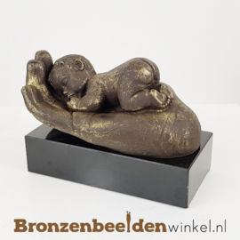 Geboorte cadeautje "Baby op hand" BBW010br08