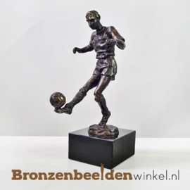 Beeldje "De voetballer" BBW002br48