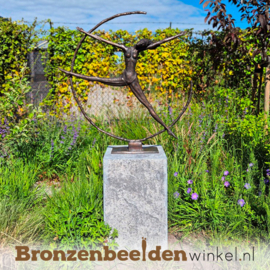 Beeld voor in de tuin "Saltare Domina" BBW248523