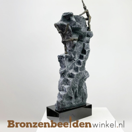 Sculptuur "Juiste keuzes (GRIJS)" op sokkel 12x6x3cm - BBW005br13