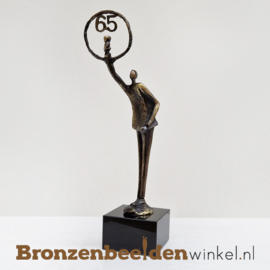 TOP 65 jaar verjaardagscadeau "Het glas heffen met jaartal 65"