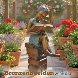 Kinderbeeld "Meisje op Stapel Boeken" van brons BBW97131br