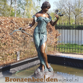 Groot waterornament "Vrouw met bloemen" BBW29380