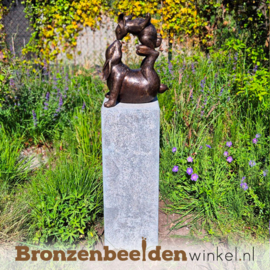 Beeld voor in de tuin "Hazen liefde" BBW0364br