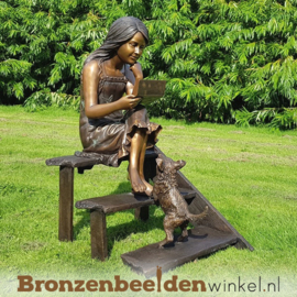 Bronzen tuinbeeld meisje op trap met hondje BBW1122