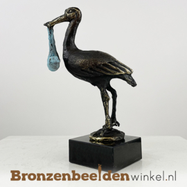 Beeldje ooievaar met jongen "Hoera! een zoon" BBW23bp07b