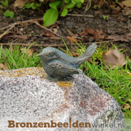 Stenen vogeldrinkbak met bronzen vogeltje BBWR42048